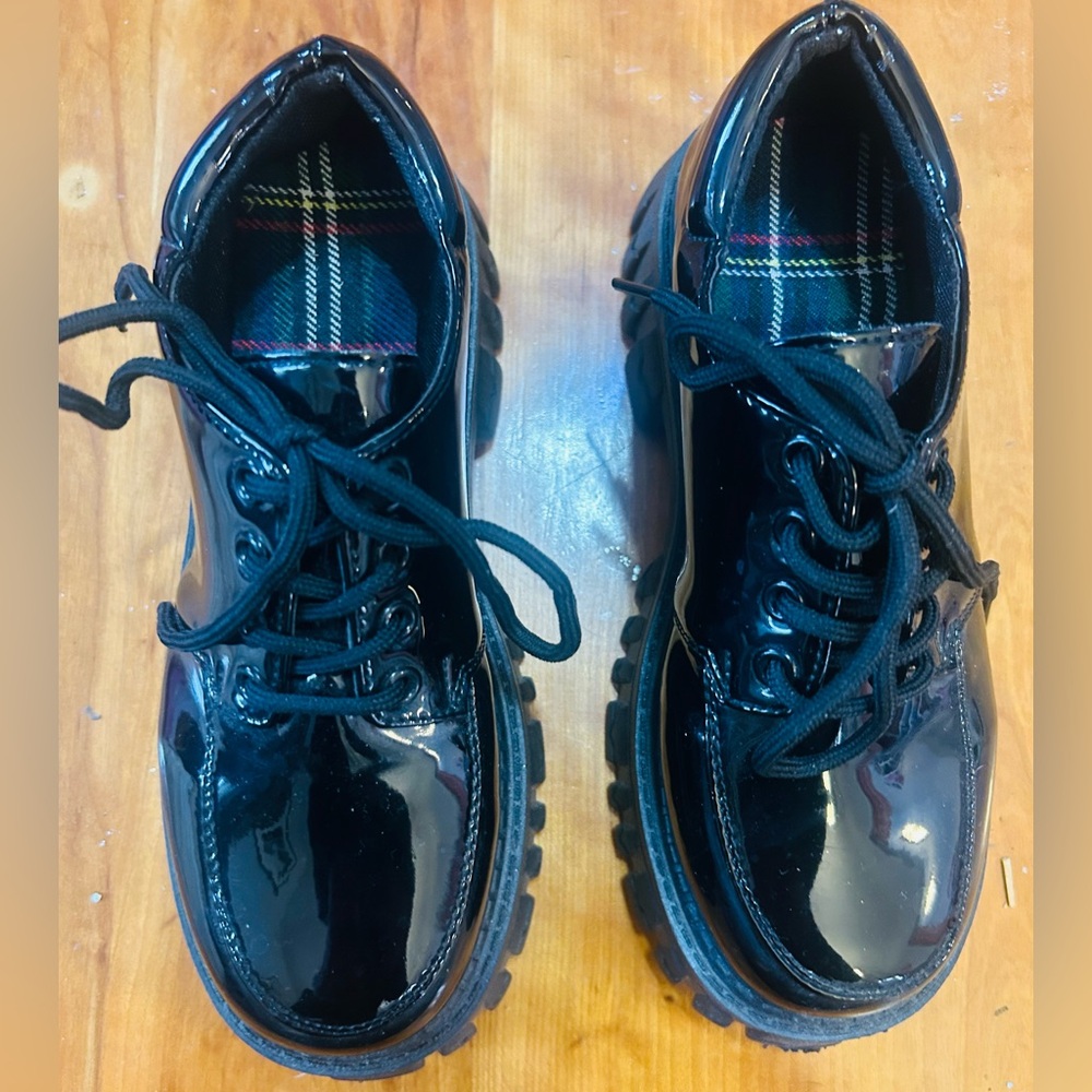 Patent Leather Laced Shoes Sz 5.5 - Picture 7 of 7